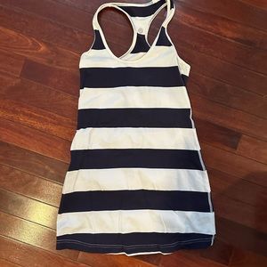 Lululemon tank size small (4?)